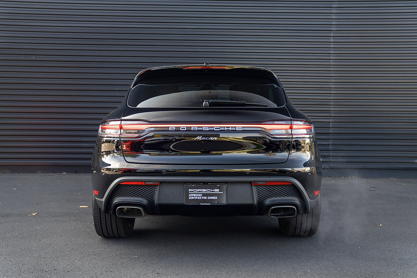 Certified 2025 Porsche Macan AWD/4WD image 29
