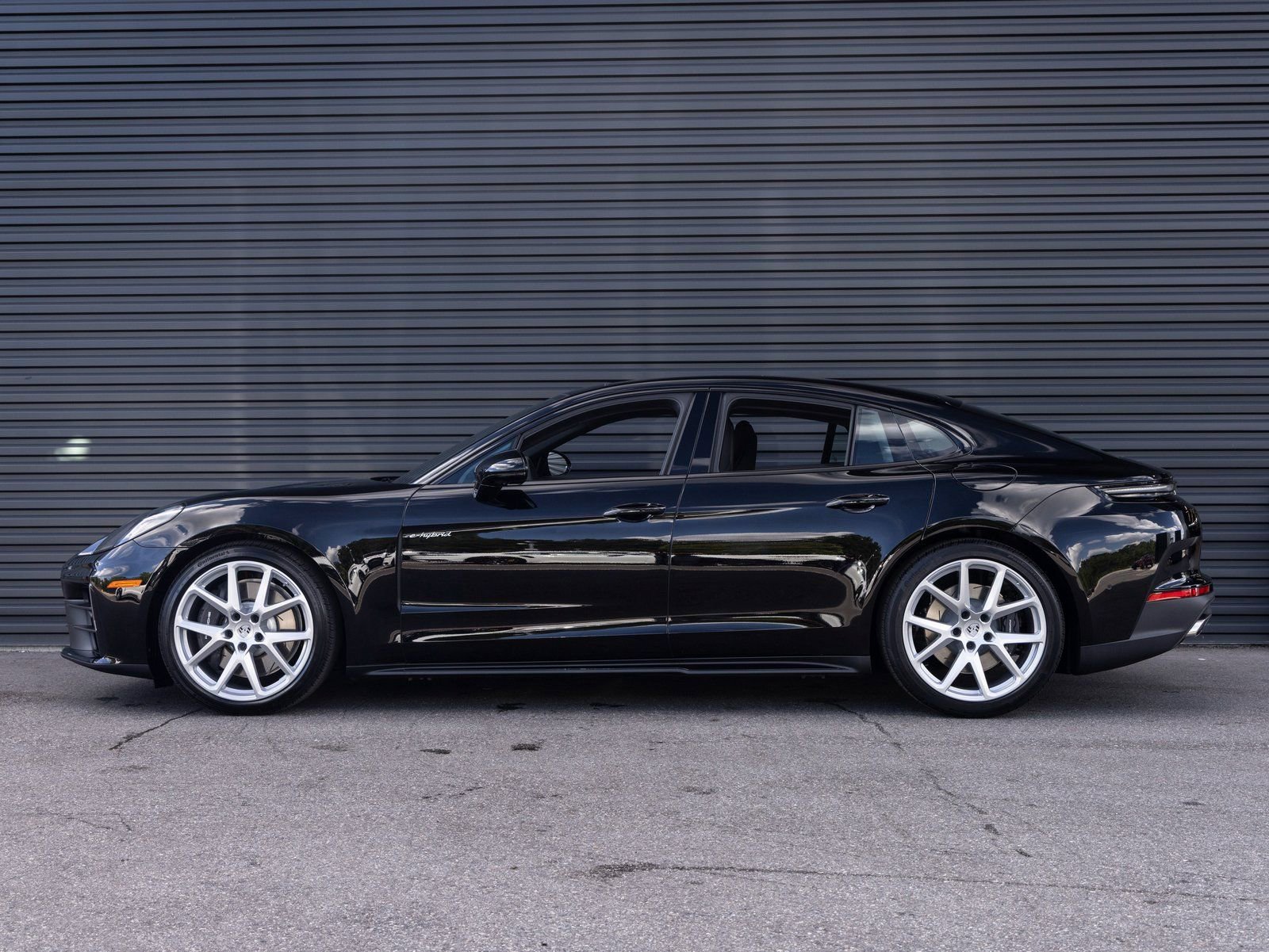 Used 2025 Porsche Panamera 4 image 2