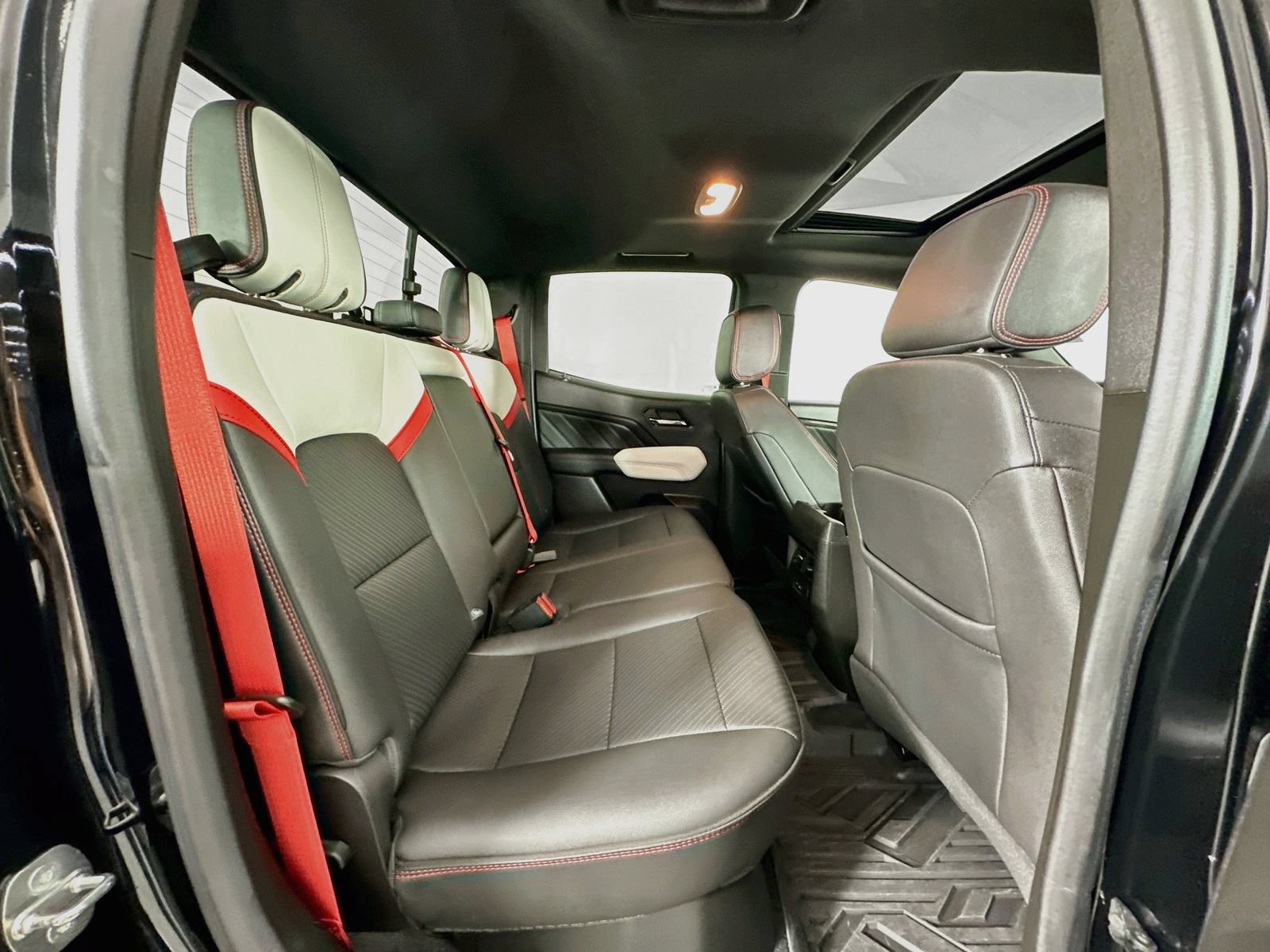 Used 2023 GMC Canyon AT4X AWD/4WD image 30