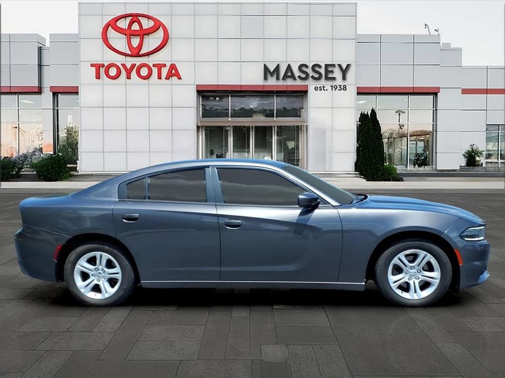 Used 2018 Dodge Charger SXT RWD image 2