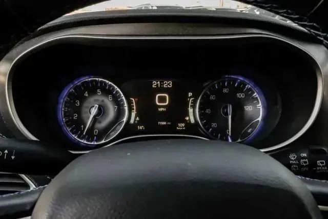 Used 2021 Chrysler Pacifica Touring-L image 21