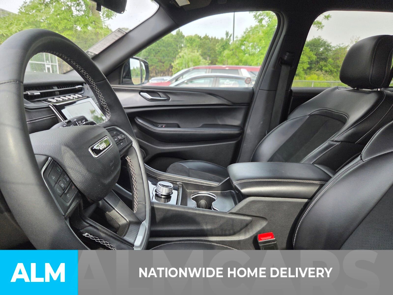 Used 2025 Jeep Grand Cherokee Altitude image 5