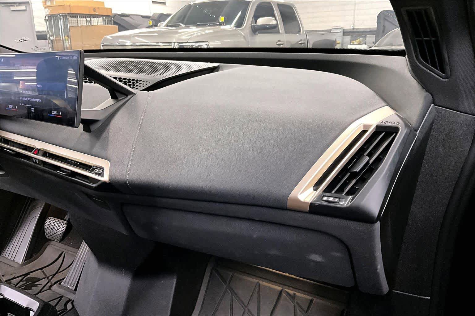 Used 2023 BMW iX xDrive50 w/ Ultimate Package 2 image 17