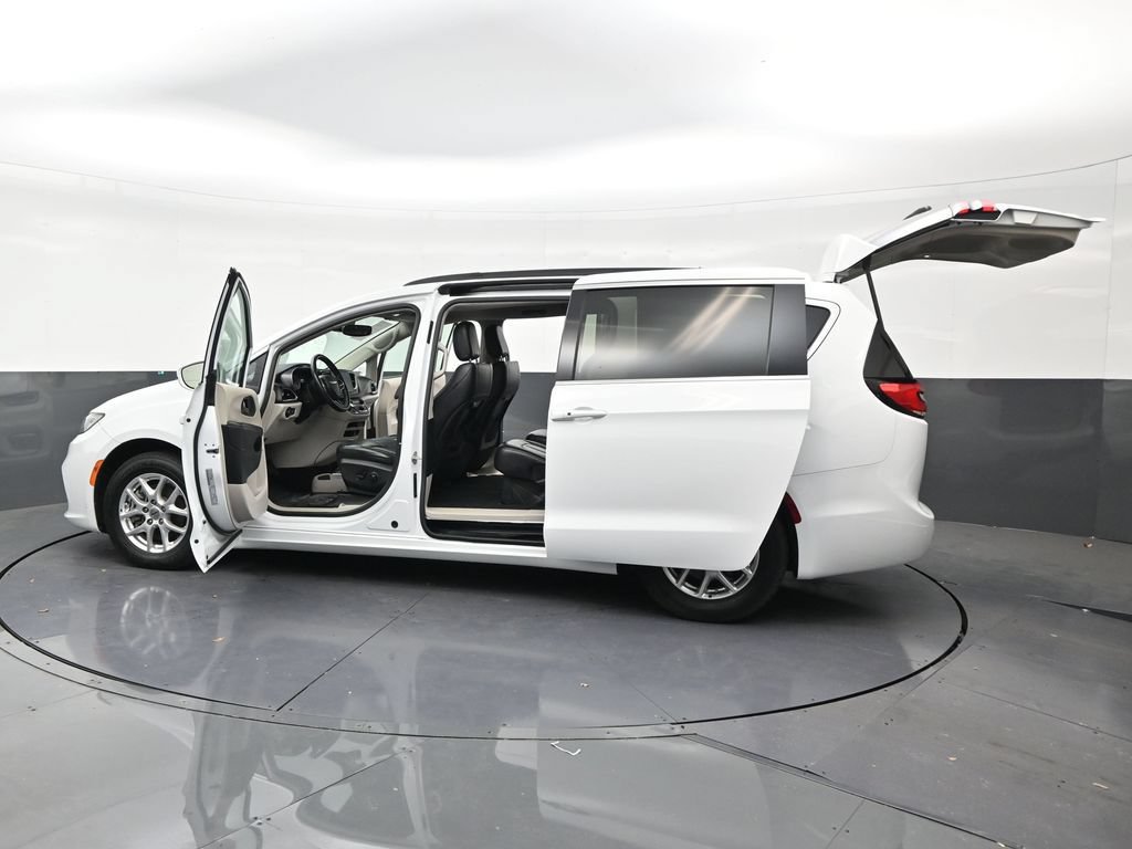 Used 2022 Chrysler Pacifica Touring-L FWD image 30