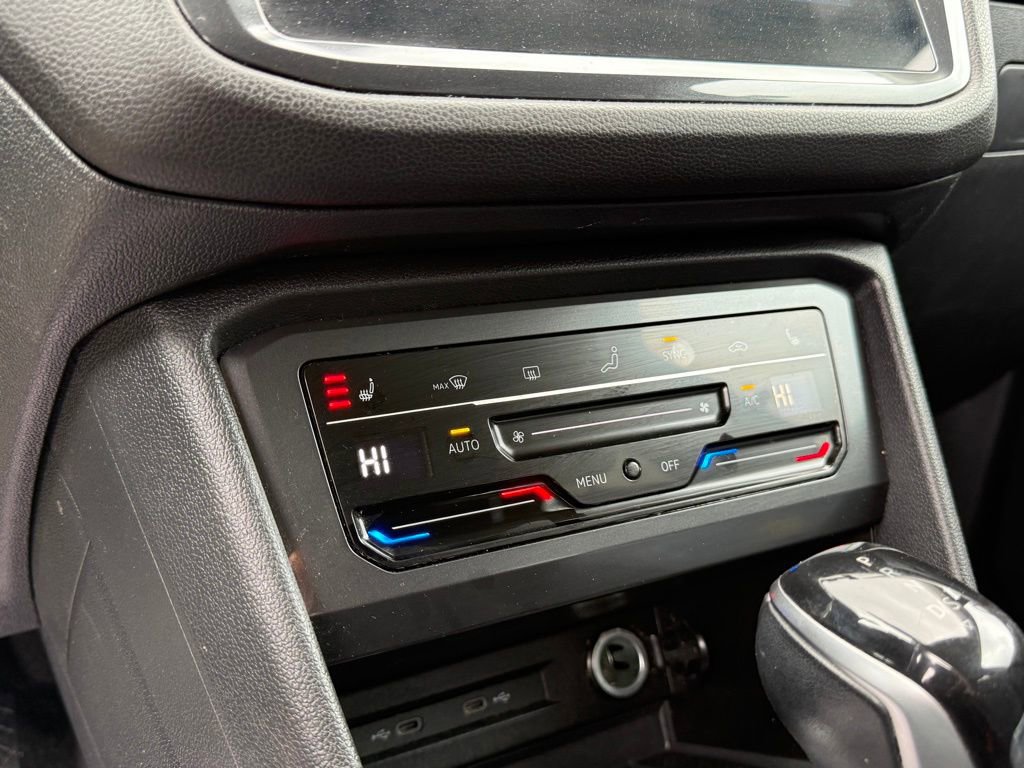 Used 2022 Volkswagen Tiguan SE image 21