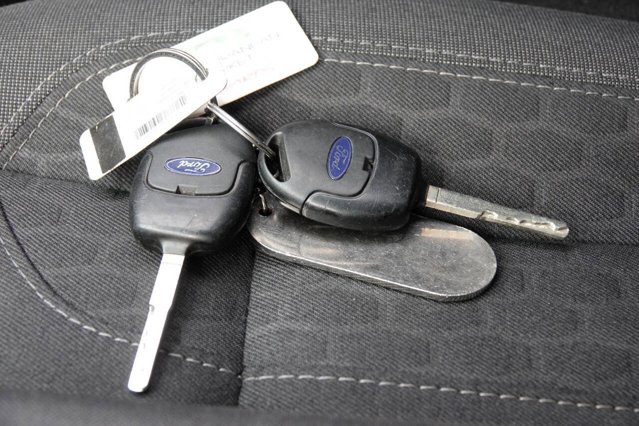 Used 2014 Ford Fiesta SE w/ Equipment Group 201A FWD image 75