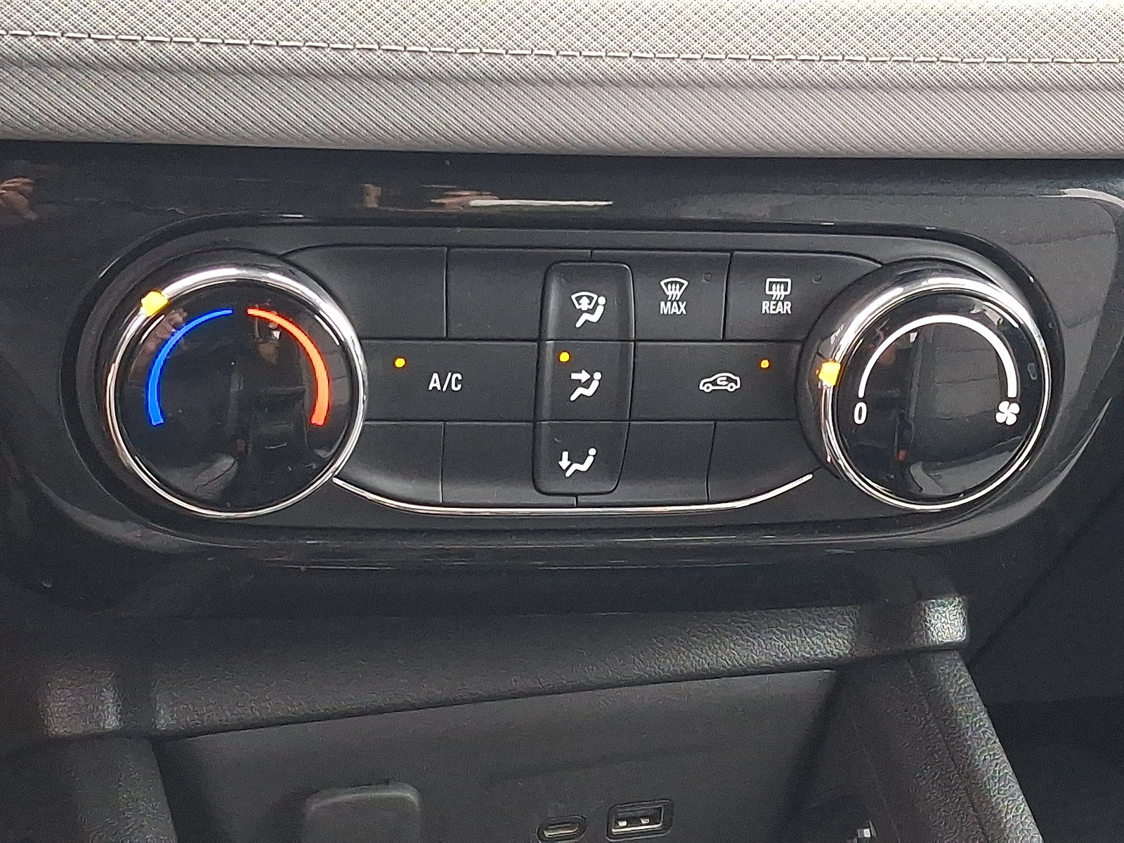 Used 2025 Chevrolet TrailBlazer LT AWD/4WD image 17