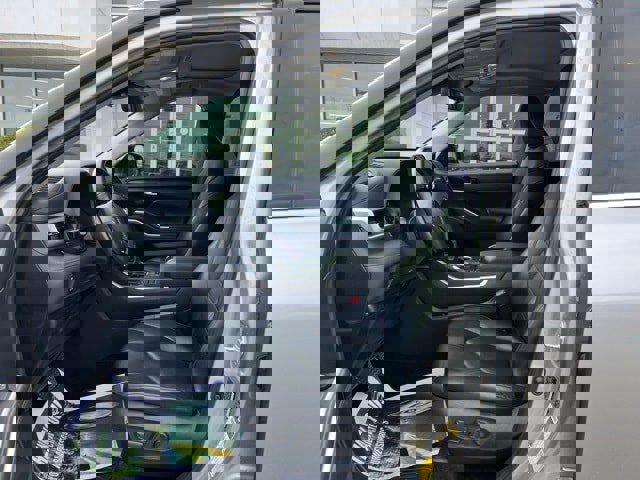 Used 2021 Toyota Highlander XLE image 9