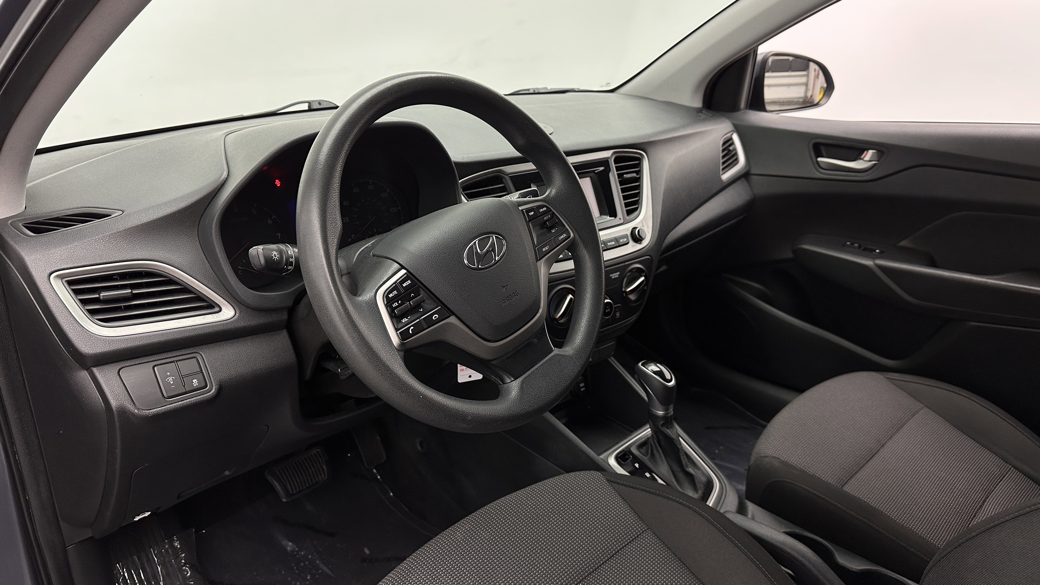 Used 2020 Hyundai Accent SE image 8