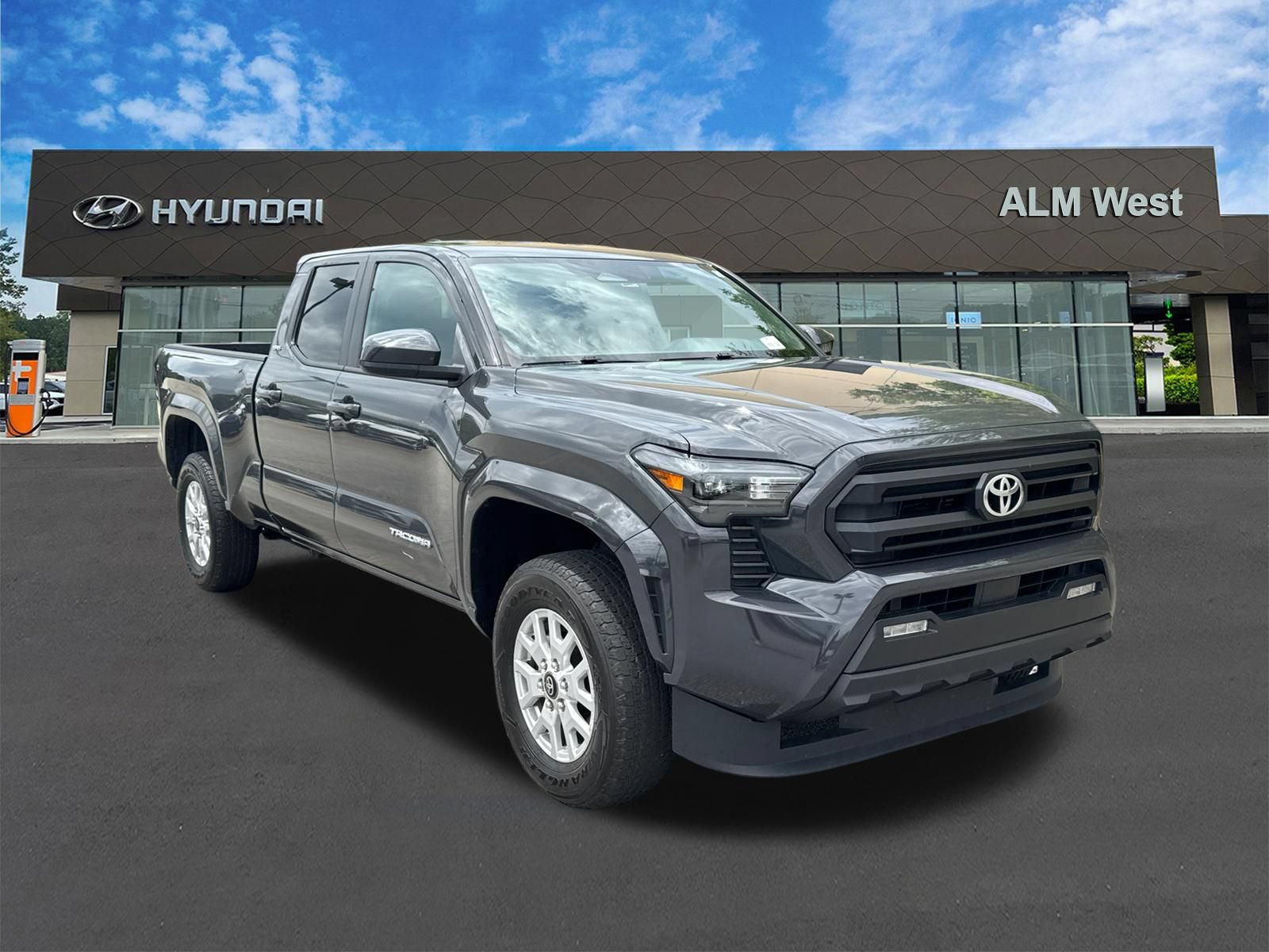 Used 2024 Toyota Tacoma SR5 AWD/4WD image 3