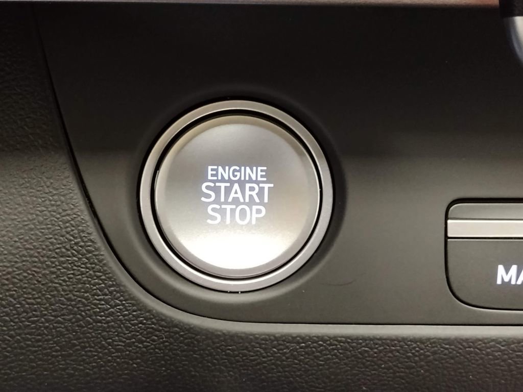 New 2026 Hyundai Elantra Limited FWD image 34