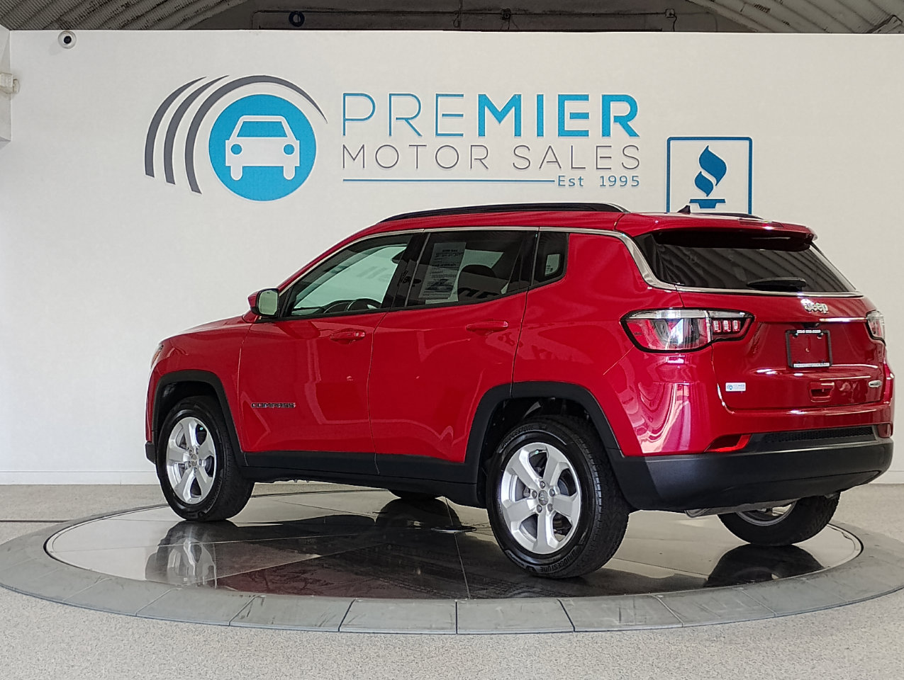 Used 2018 Jeep Compass Latitude image 3