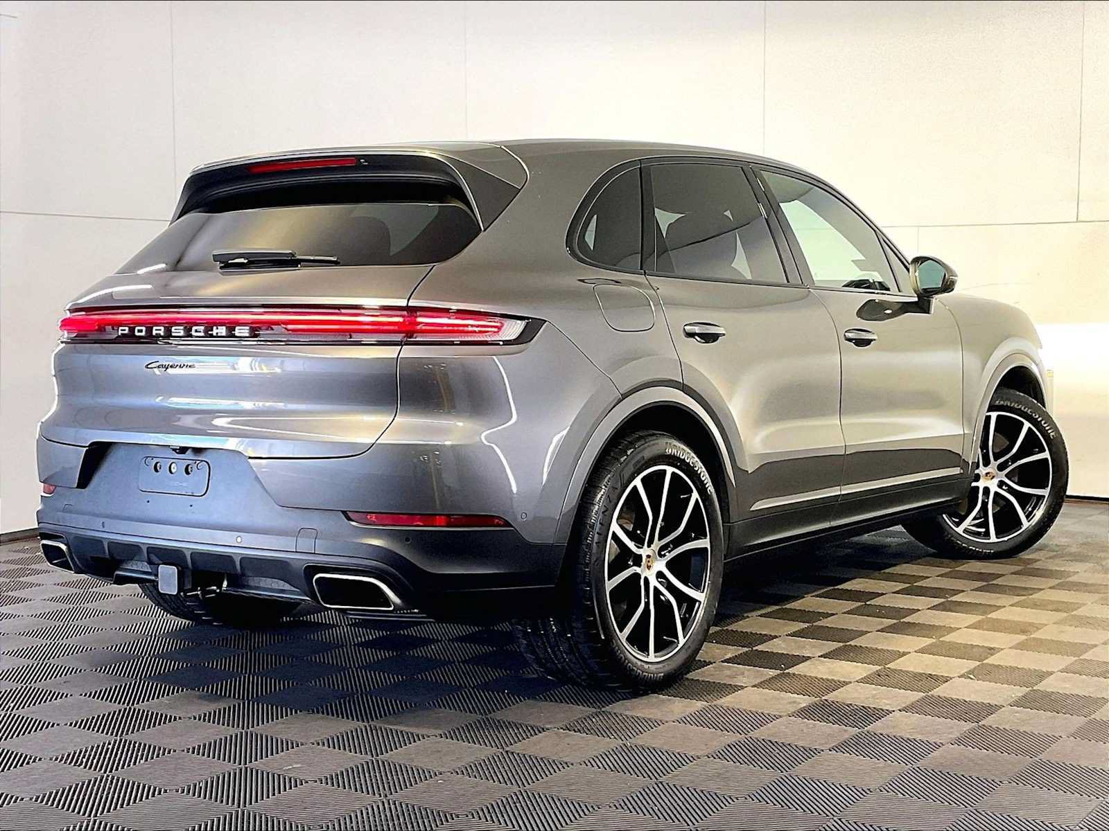 Certified 2024 Porsche Cayenne AWD/4WD image 7