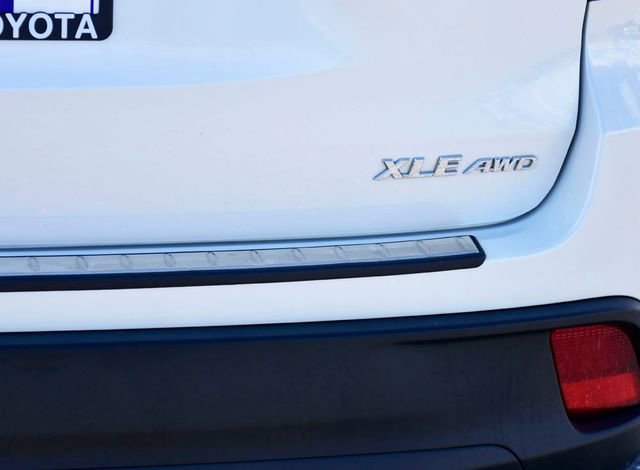 Used 2019 Toyota Highlander XLE image 9