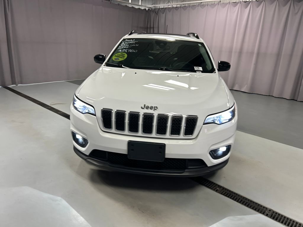 Used 2022 Jeep Cherokee Latitude Lux w/ Sun & Sound Group AWD/4WD image 2