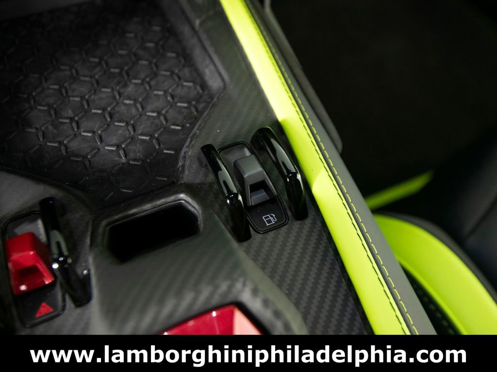 Used 2025 Lamborghini Revuelto image 27