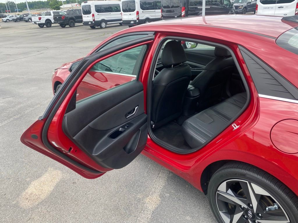 Used 2022 Hyundai Elantra Limited FWD image 29