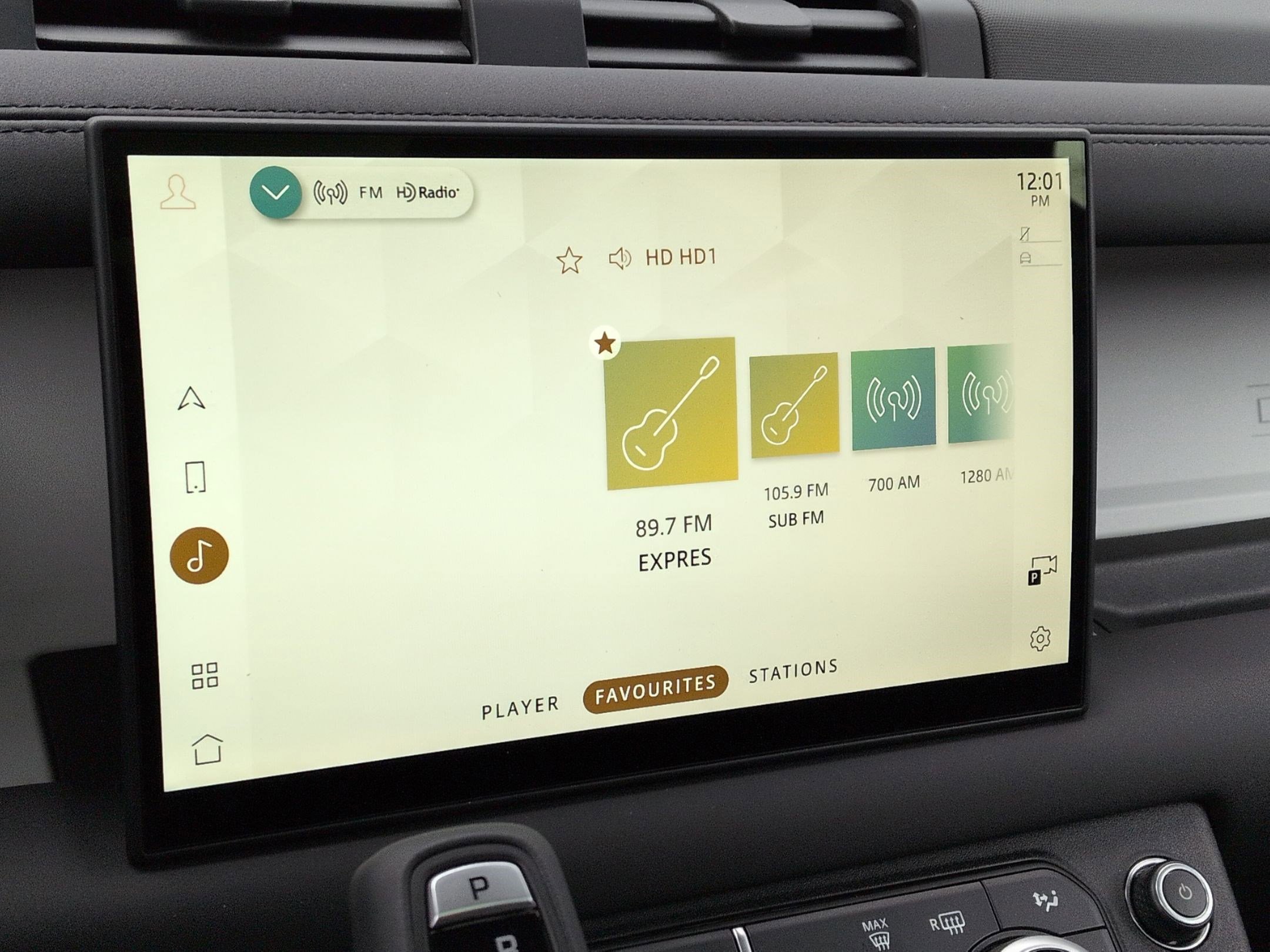 Used 2025 Land Rover Defender 110 S image 19