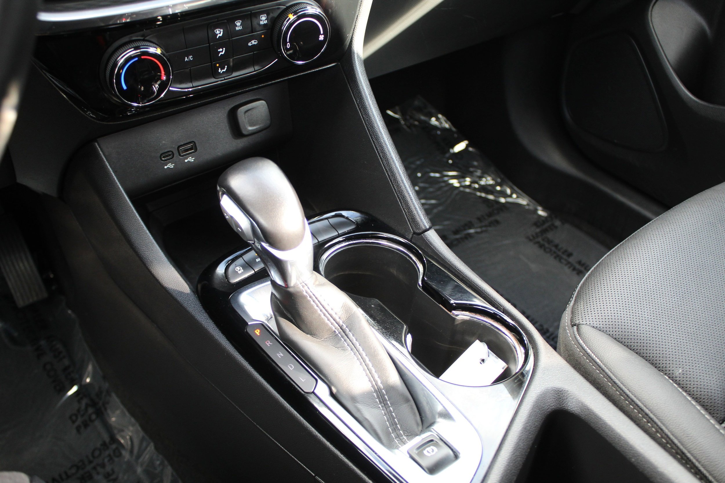 Used 2024 Buick Encore GX Sport Touring image 32