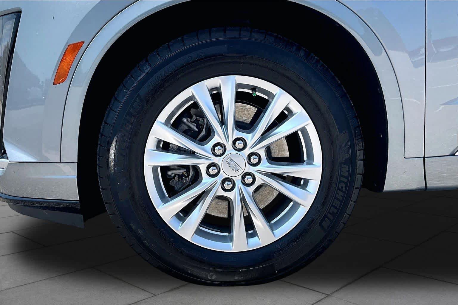 Used 2025 Cadillac XT6 Luxury FWD image 11