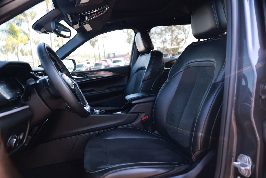 Used 2022 Jeep Grand Cherokee L Laredo RWD image 17