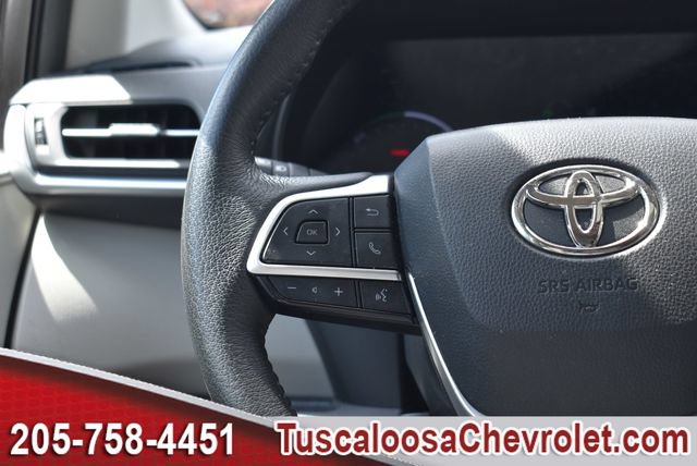 Used 2023 Toyota Sienna XLE FWD image 33