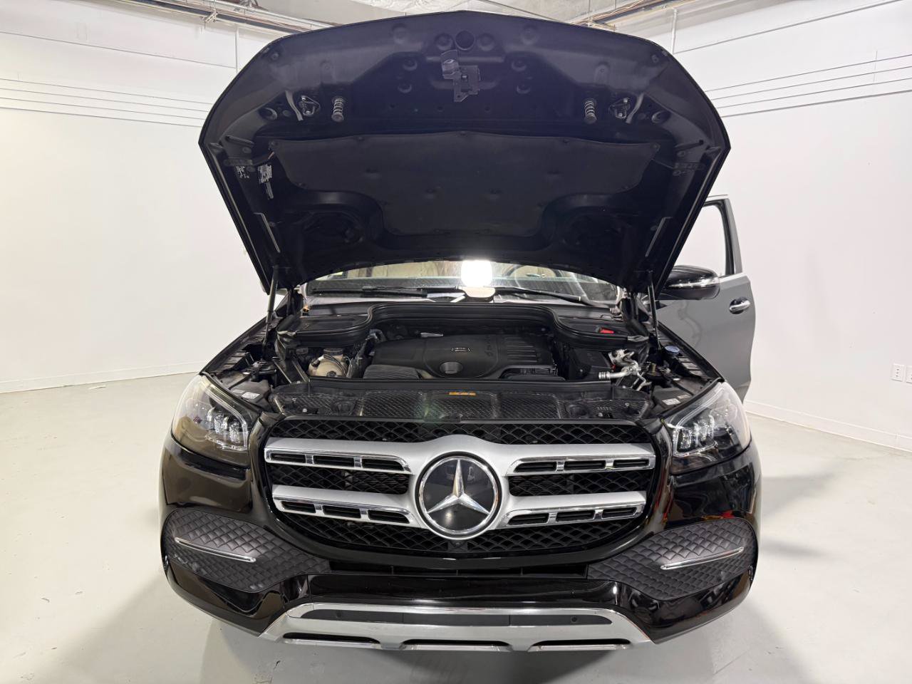 Used 2020 Mercedes-Benz GLS 450 4MATIC image 35