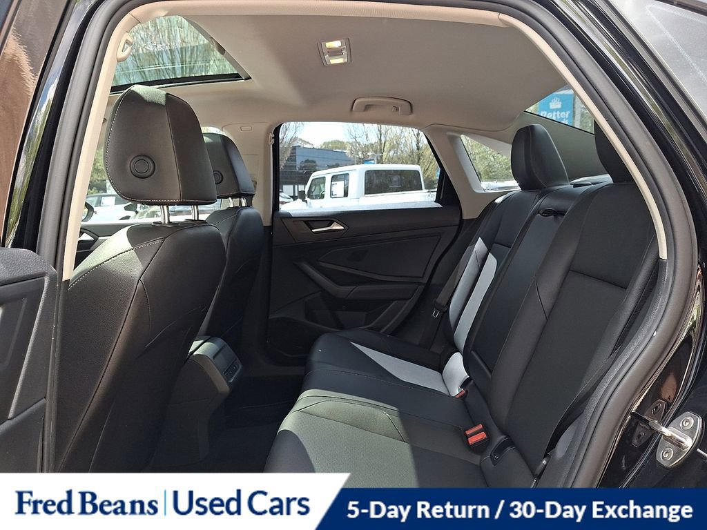 Used 2019 Volkswagen Jetta SE w/ Cold Weather Package image 11