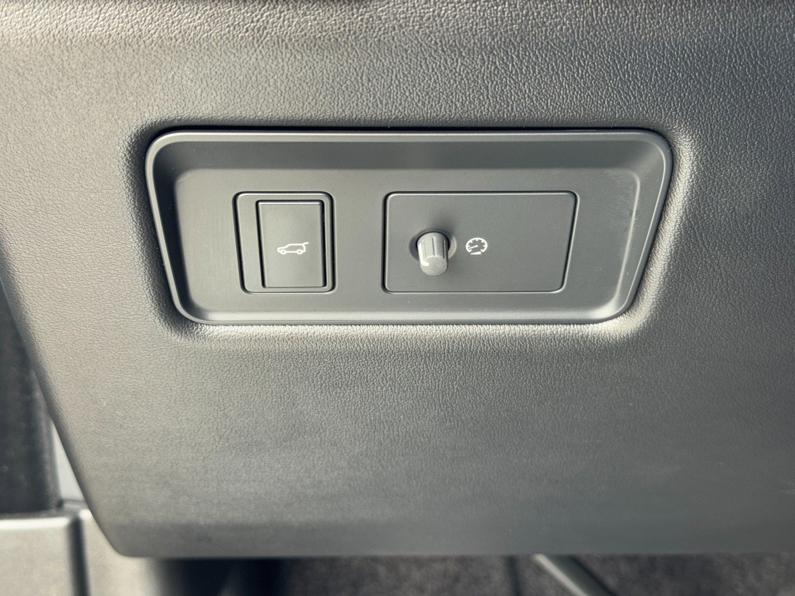 Used 2020 Land Rover Range Rover HSE image 19