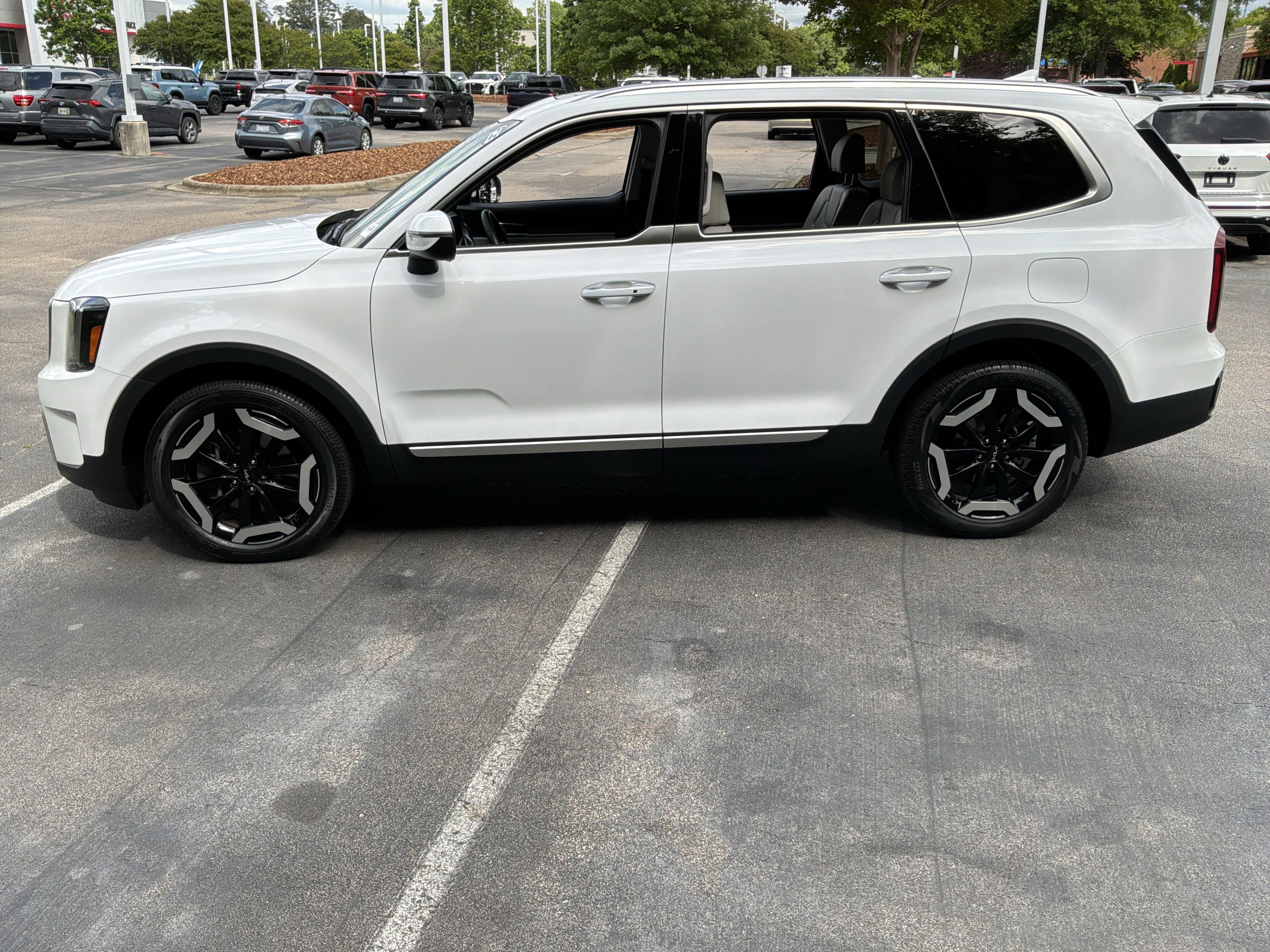 Used 2023 Kia Telluride S w/ S Sunroof Package AWD/4WD image 7