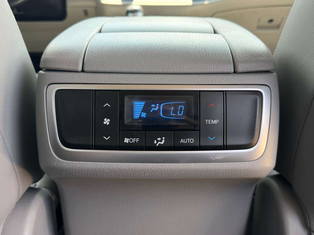 Used 2019 Toyota Highlander Limited FWD image 26