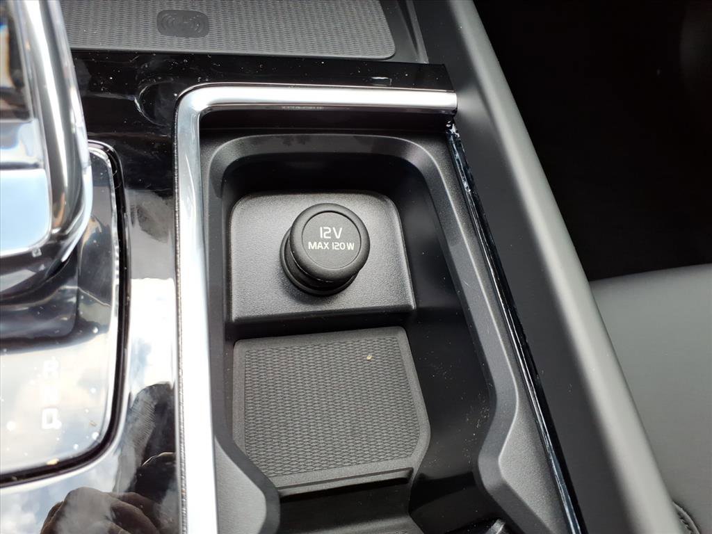 Certified 2026 Volvo XC60 B5 Plus w/ Climate Package AWD/4WD image 17