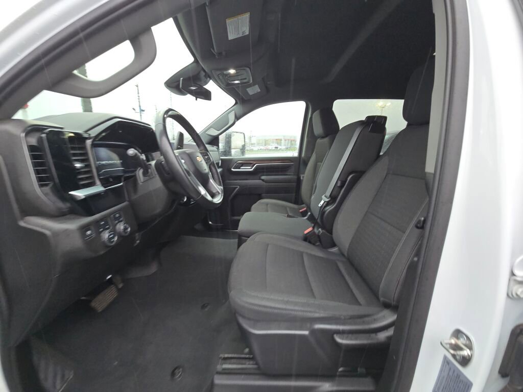 Used 2024 Chevrolet Silverado 3500 LT image 17