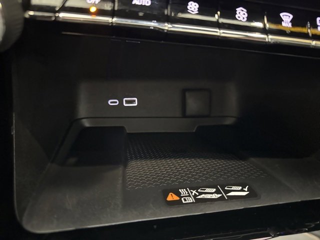 Used 2025 Chevrolet Traverse Z71 image 28