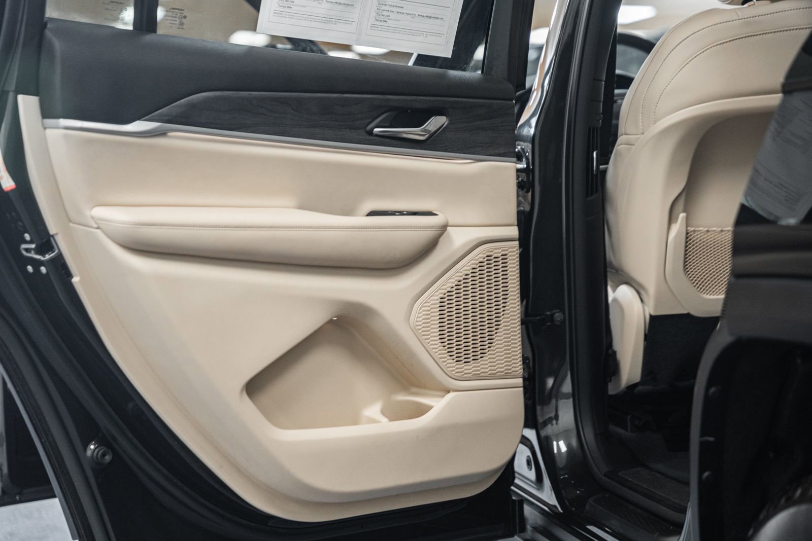 Used 2024 Jeep Grand Cherokee L Limited image 46