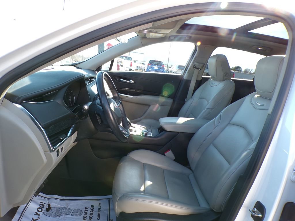 Used 2020 Cadillac XT4 Premium Luxury w/ Cold Weather Package image 16