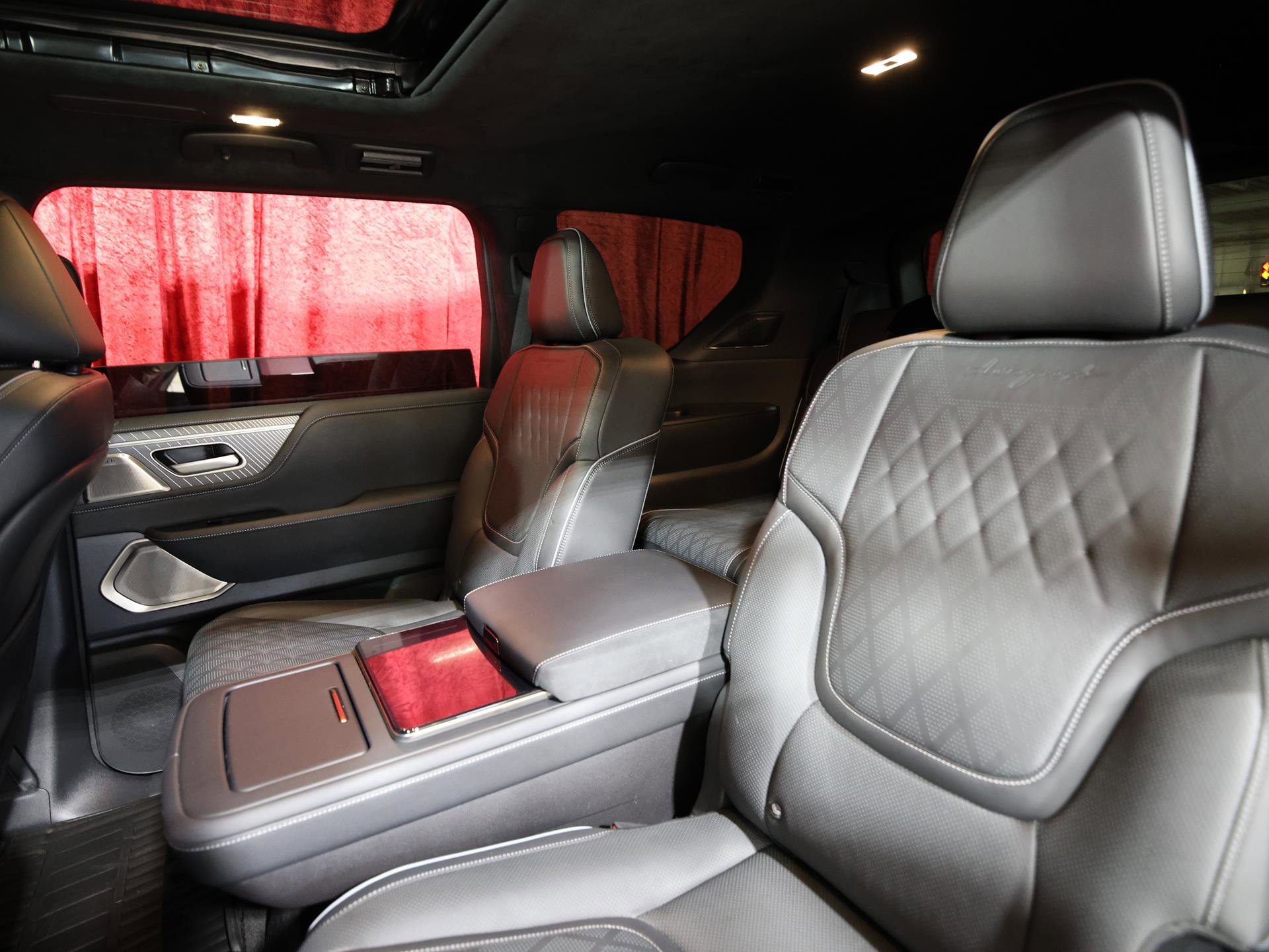 Used 2025 INFINITI QX80 Autograph w/ Autograph Exterior Package image 14