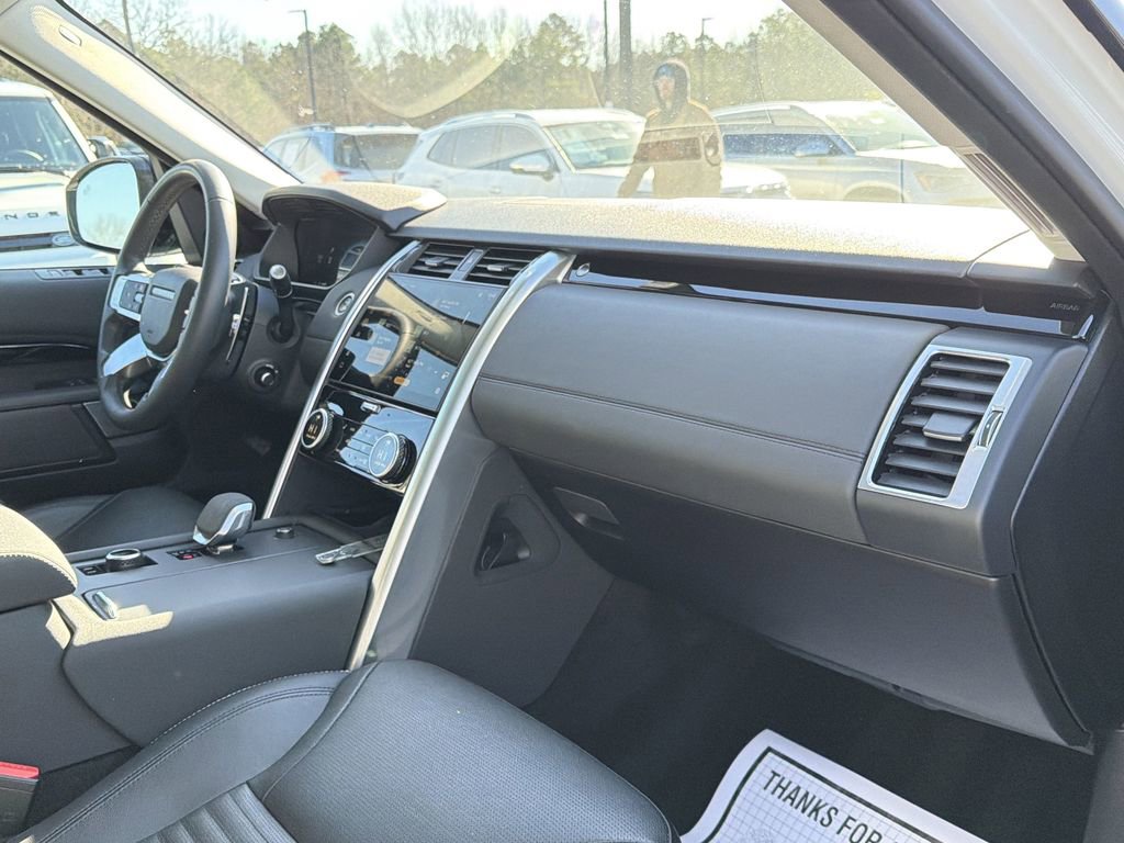 Used 2024 Land Rover Discovery S image 19
