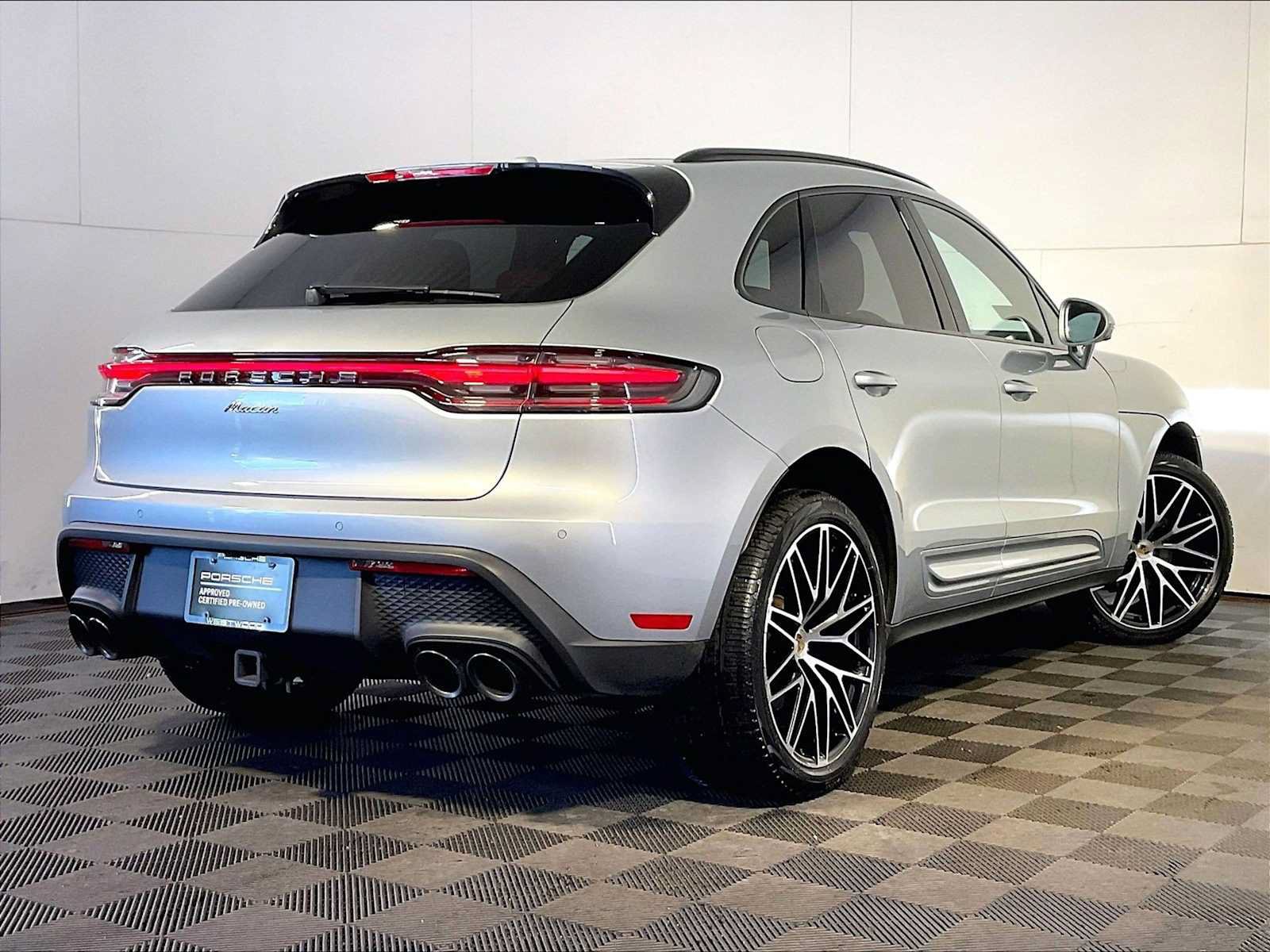 Certified 2023 Porsche Macan AWD/4WD image 7