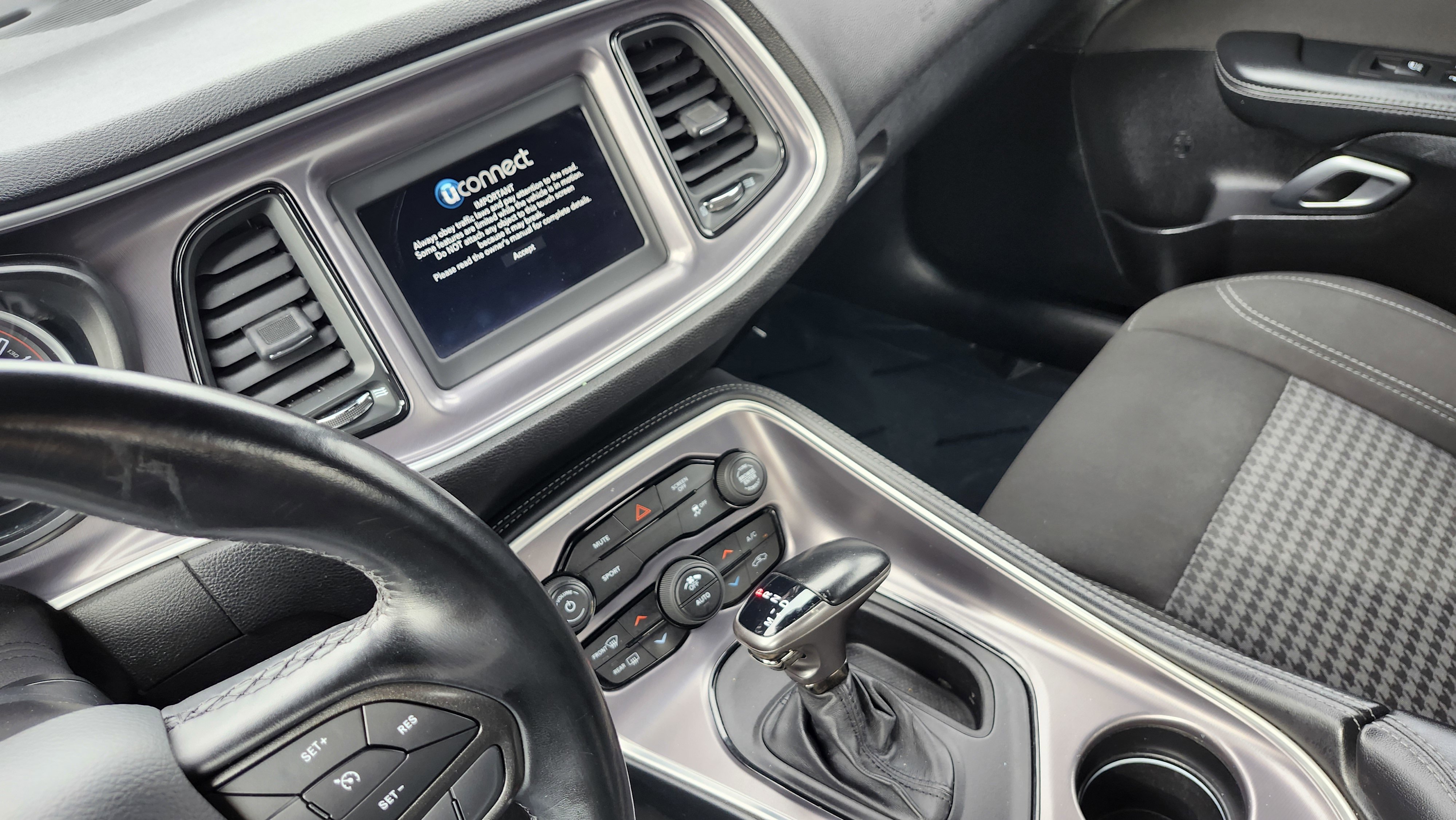 Used 2020 Dodge Challenger SXT image 27