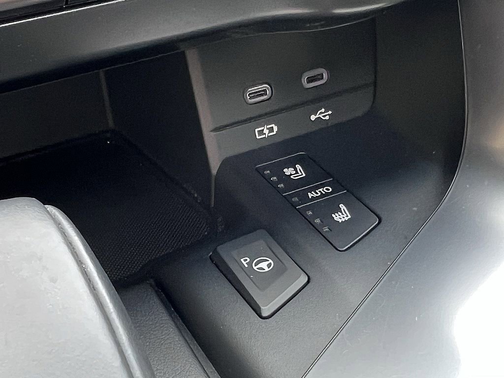 Certified 2025 Lexus LX 700h Overtrail w/ Accessory Package (Z1) image 19