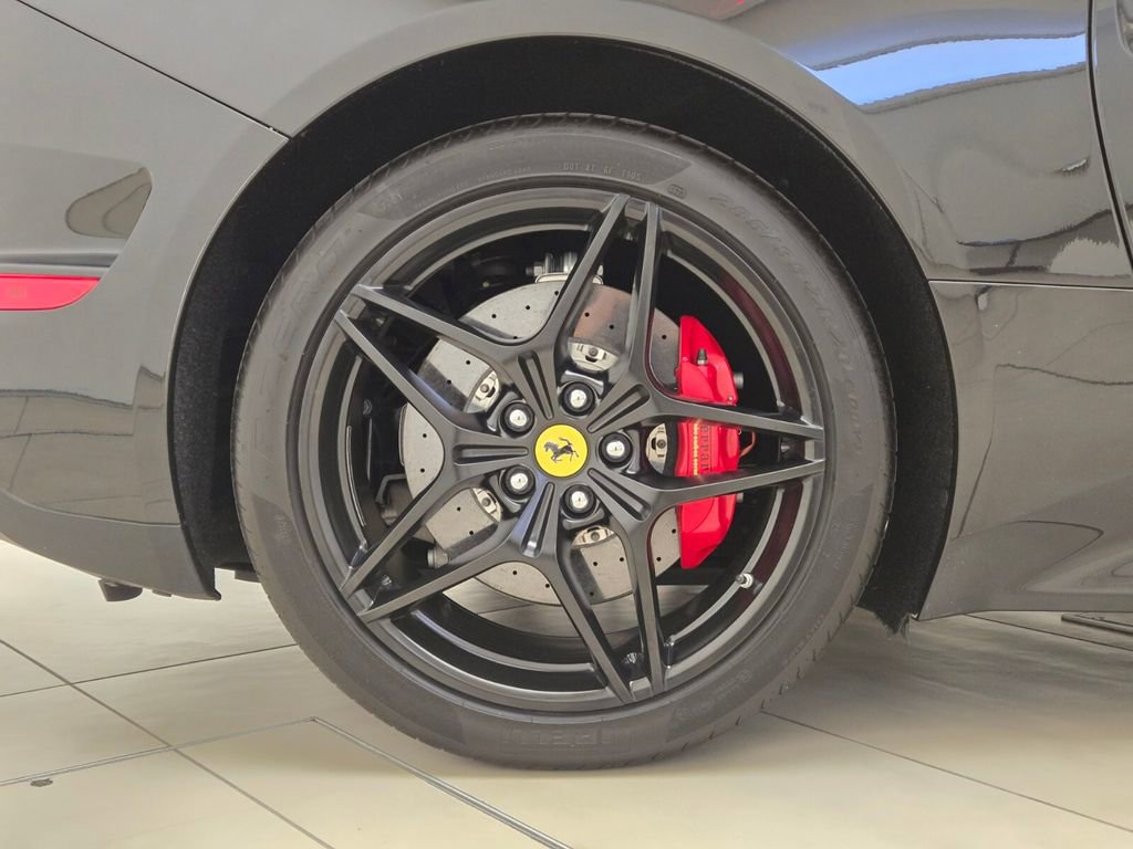 Used 2015 Ferrari California T RWD image 7