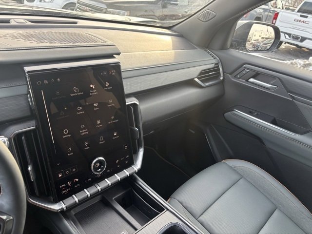 Used 2024 GMC Acadia AT4 image 29