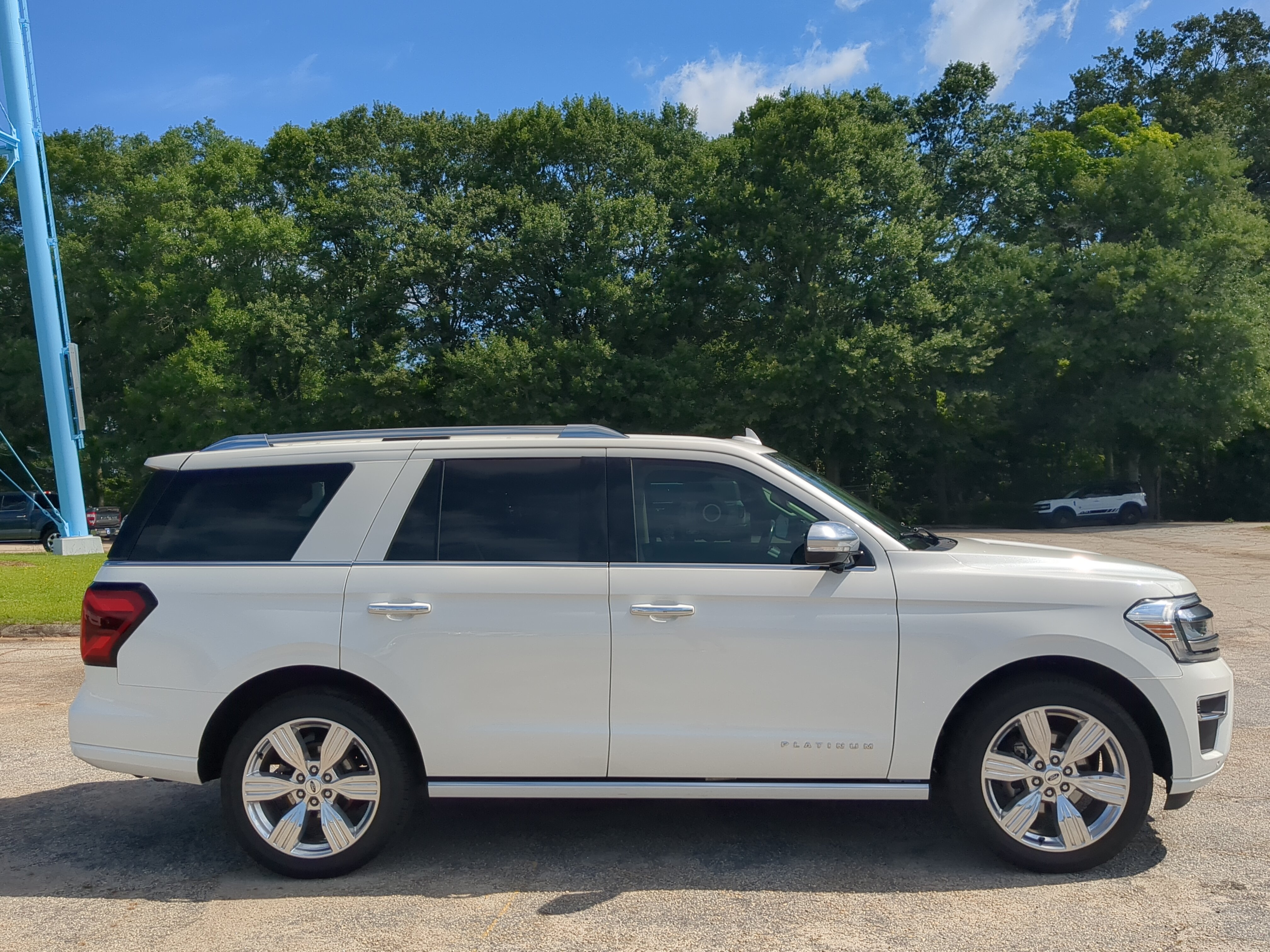Certified 2023 Ford Expedition Platinum AWD/4WD image 2