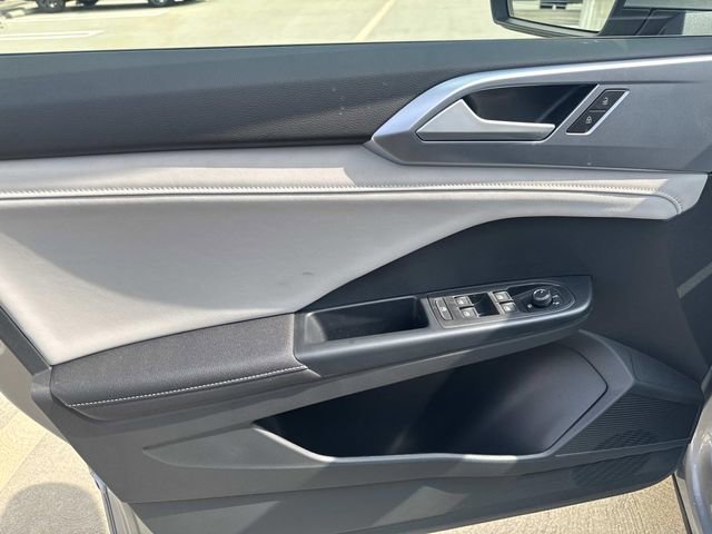 New 2026 Volkswagen Taos SE FWD image 12