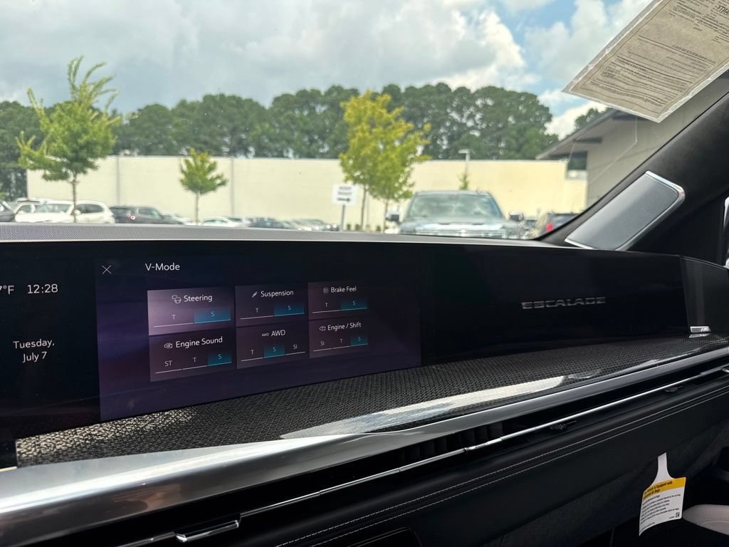 Used 2025 Cadillac Escalade ESV V AWD/4WD image 19