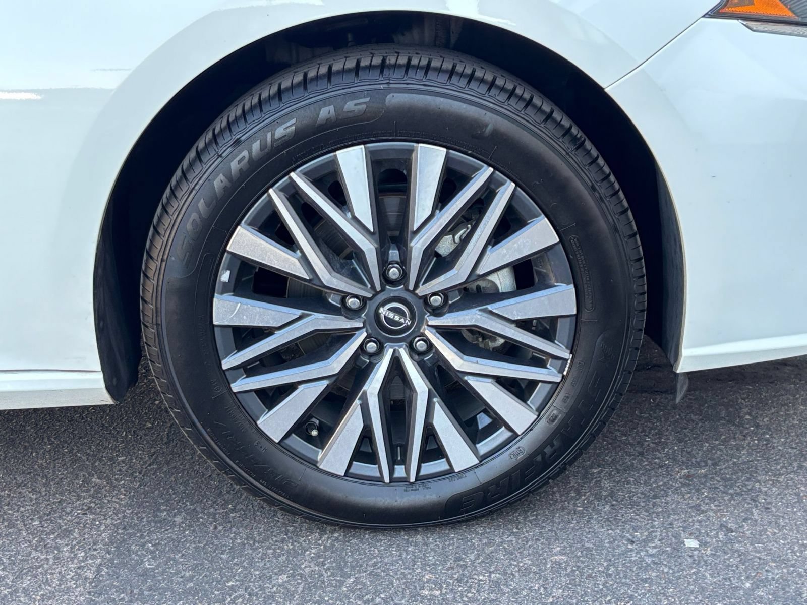 Used 2025 Nissan Altima 2.5 SV FWD image 30