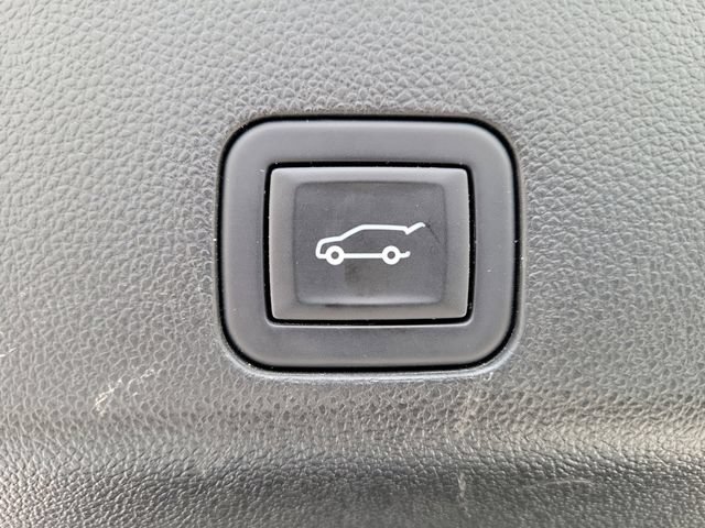 Used 2024 GMC Yukon XL SLT RWD image 8