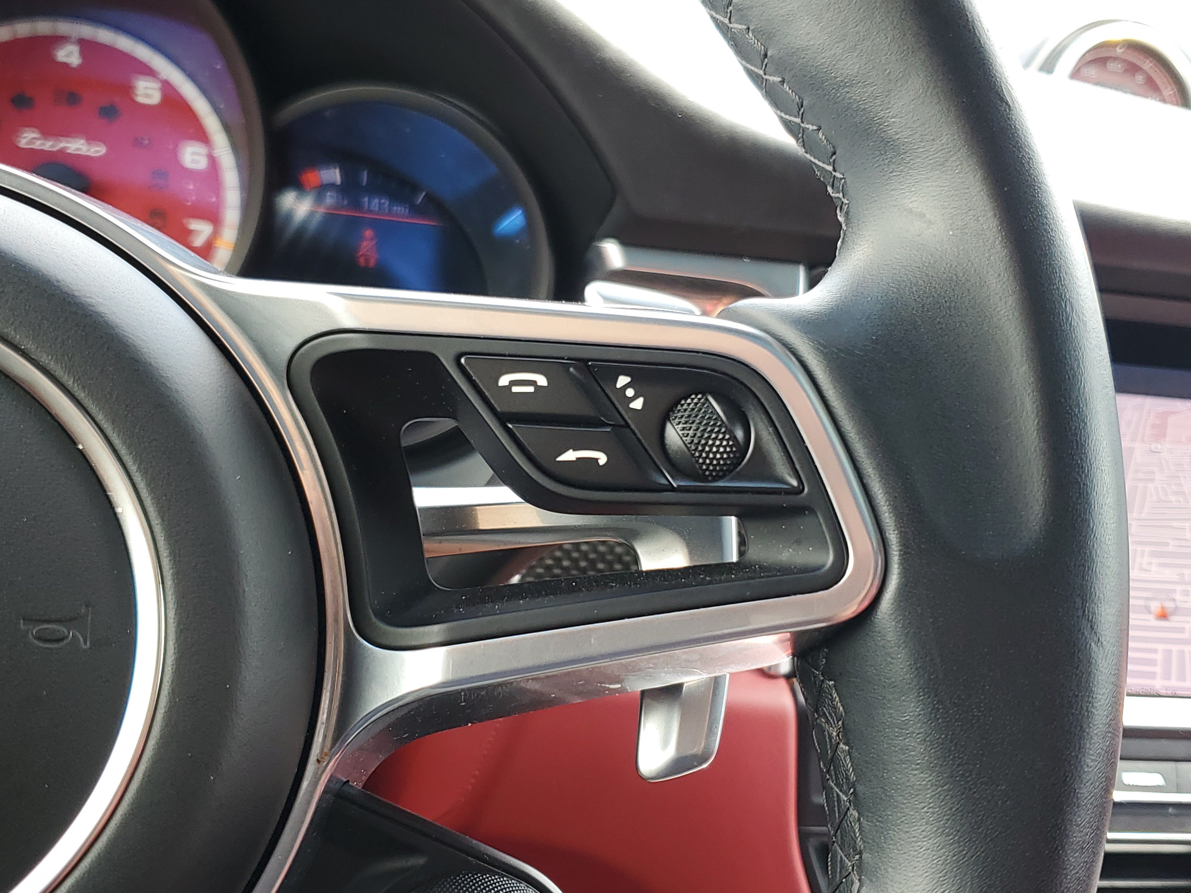 Used 2020 Porsche Macan Turbo AWD/4WD image 25