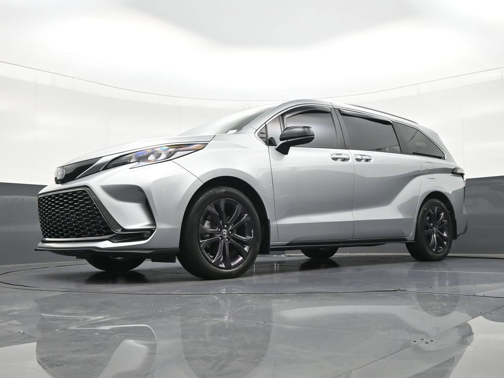 Used 2024 Toyota Sienna XSE w/ XSE Plus Package FWD image 26